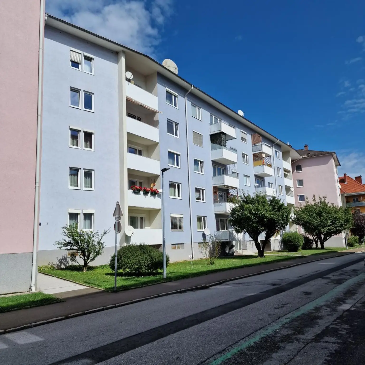 Gut aufgeteilte 4-Zimmer-Wohnung mit Balkon; barrierefreier Zugang vorhanden!