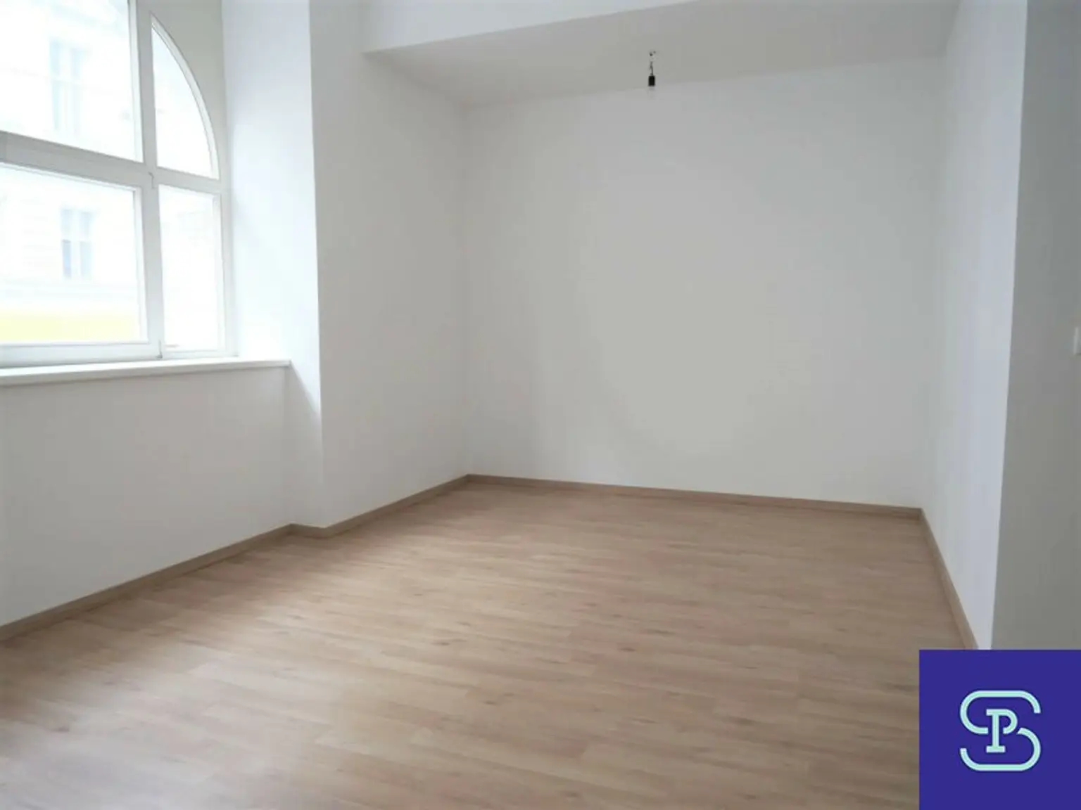 Provisionsfrei: Unbefristeter 55m² Altbau + 25m² Terrasse im topsaniertem Stilaltbau - 1070 Wien!