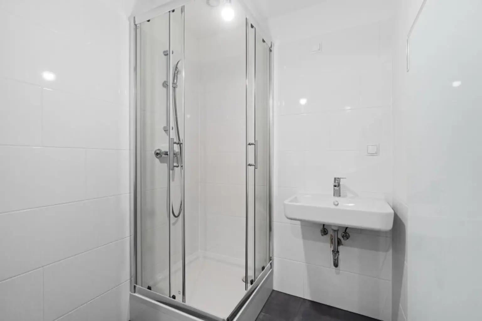 Tolle 2-Zimmer Wohnung mit Balkon & ganz neue Küche ! Verkehrsgünstig gelegen ! UNBEFRISTET !