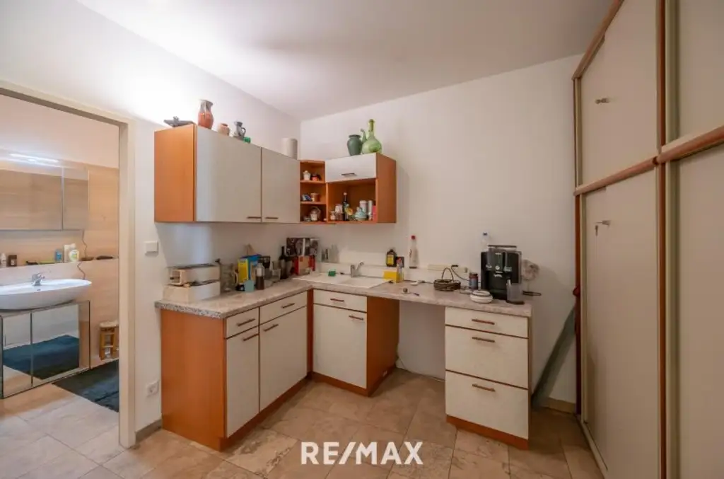 Traumhafte 6 - Zimmer - Wohnung / Büro mit grünem Innenhof in ruhiger sensationeller Lage in Hernals