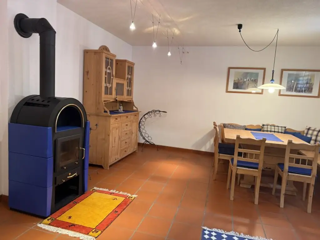 Möbliertes Einfamilienhaus mit Garten, Pool und Sauna