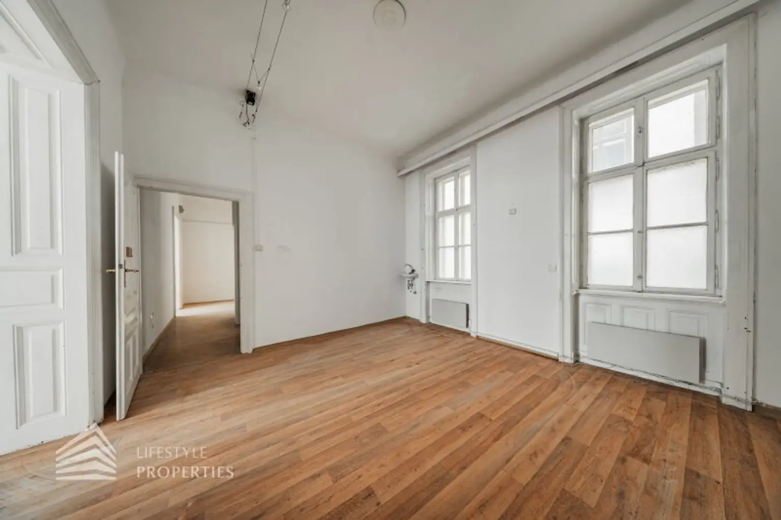 Renovierungsbedürftige 4,5-Zimmer Wohnung in zentraler Lage