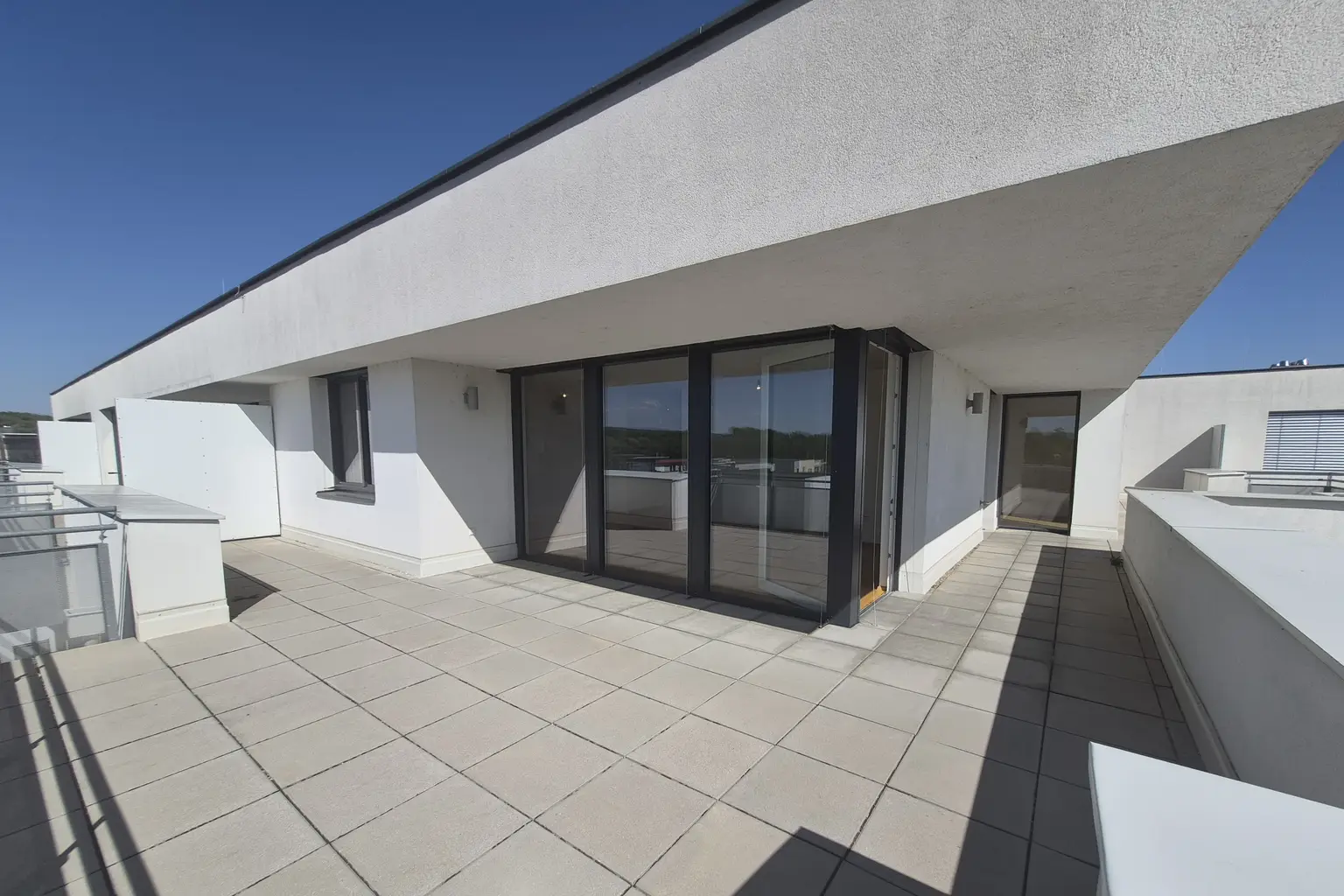Wohnen wie im Urlaub - Dachterrassenwohnung mit Seezugang und traumhaften Ausblick