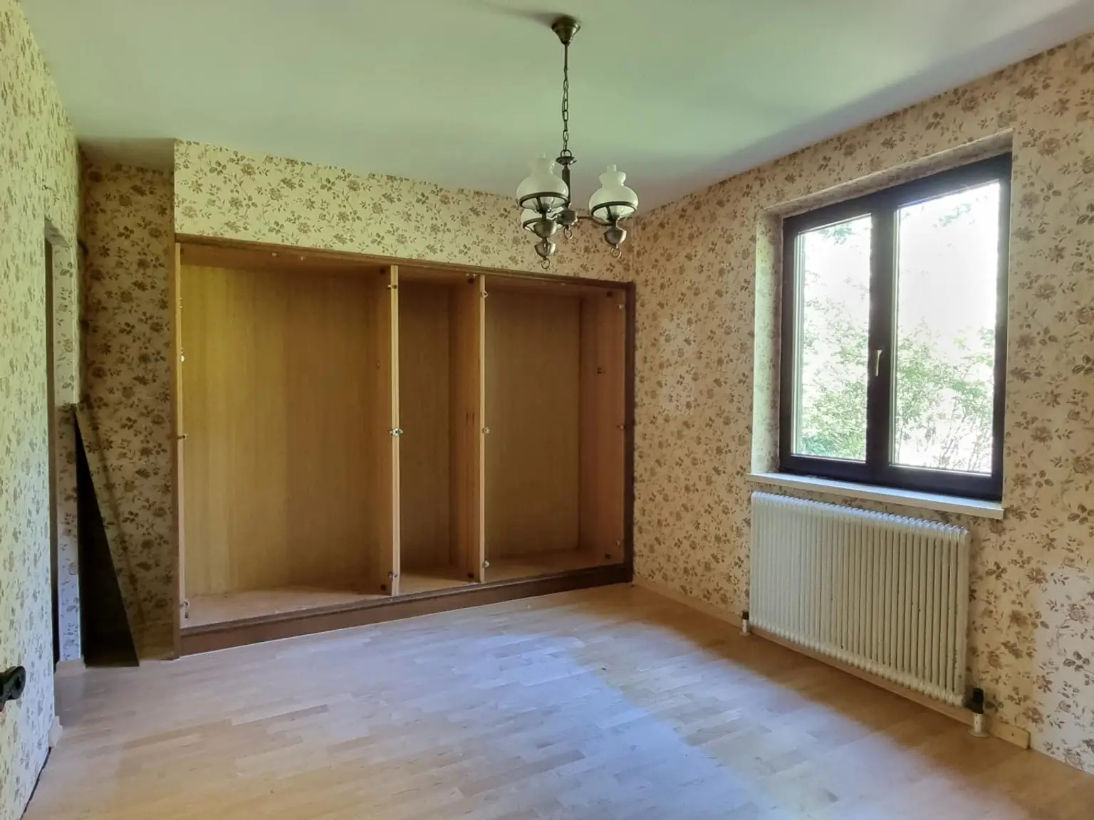 TRAUMHAFT SCHÖNES GRUNDSTÜCK MIT RENOVIERUNGSBEDÜRFTIGEM HAUS