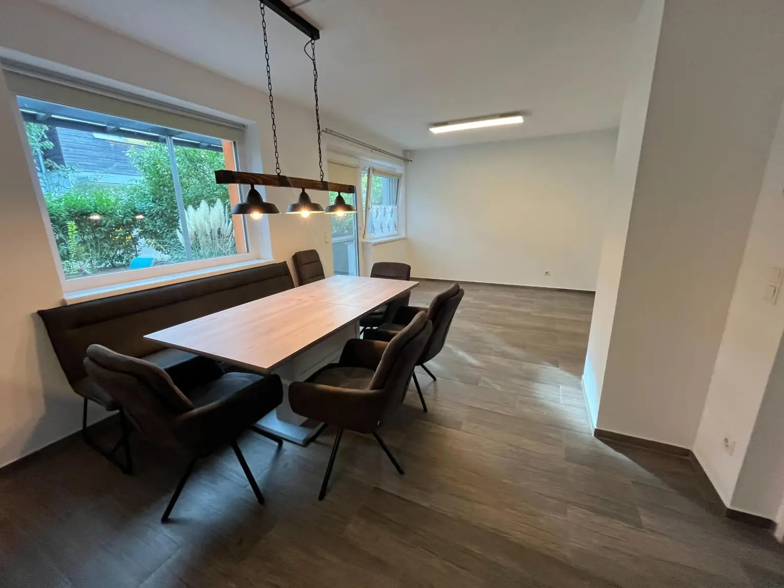 Modernisiertes wunderschönes Reihenhaus mit überdachter Terrasse und Garten