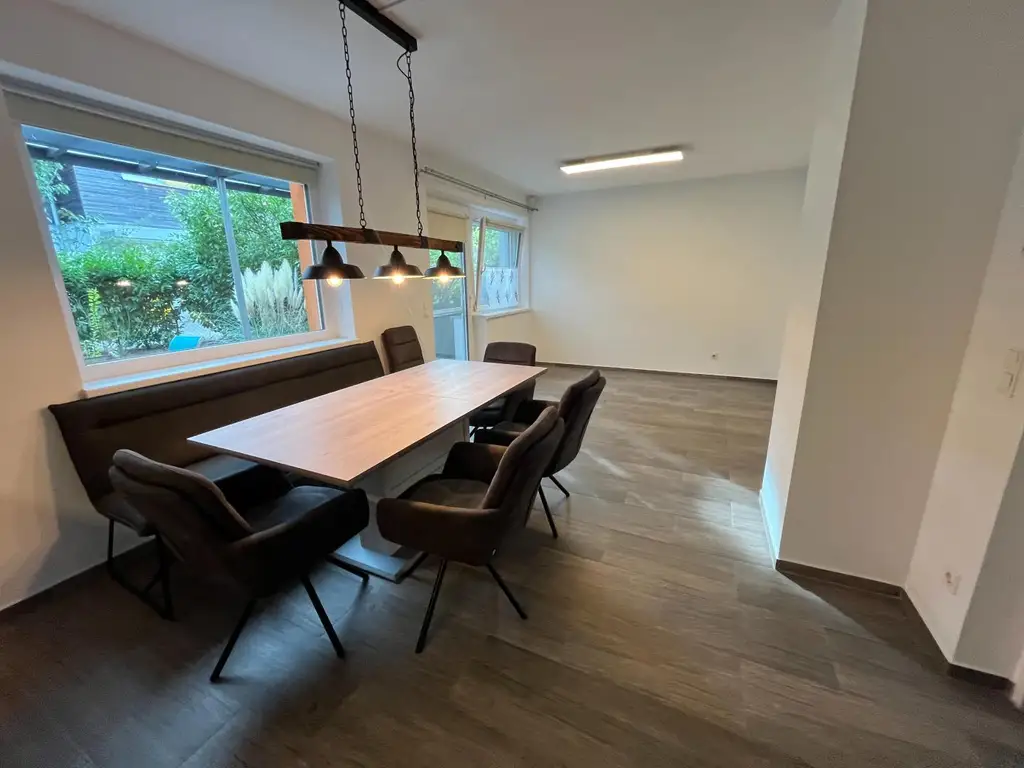 Modernisiertes wunderschönes Reihenhaus mit überdachter Terrasse und Garten