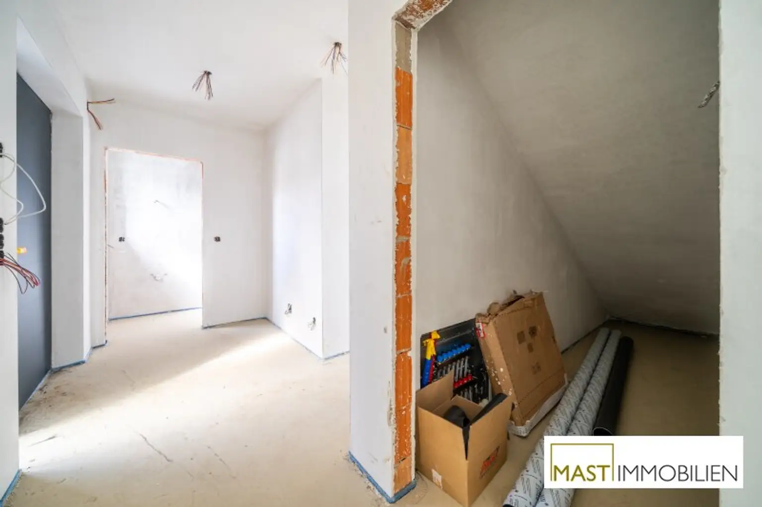 ERSTBEZUG - Modernes Einfamilienhaus mit 148 m² Wohnfläche, Balkon, Terrasse & 2 PKW-Stellplätzen in Strasshof – belagsfertig!