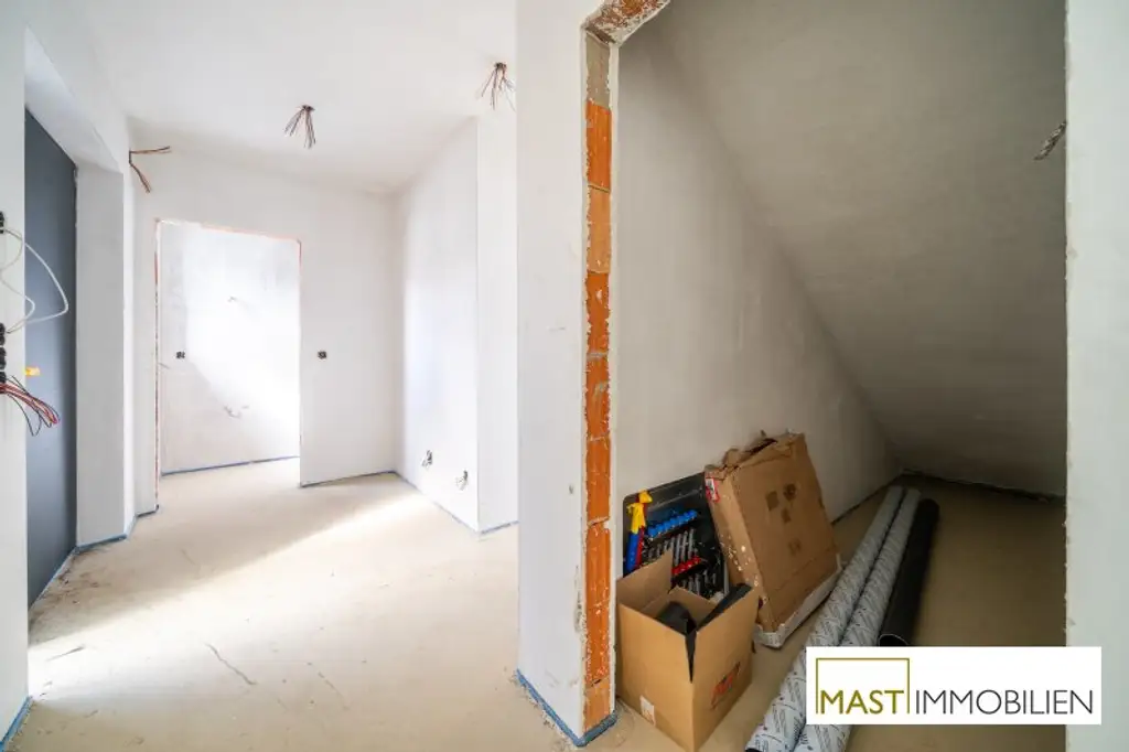 ERSTBEZUG - Modernes Einfamilienhaus mit 148 m² Wohnfläche, Balkon, Terrasse & 2 PKW-Stellplätzen in Strasshof – belagsfertig!
