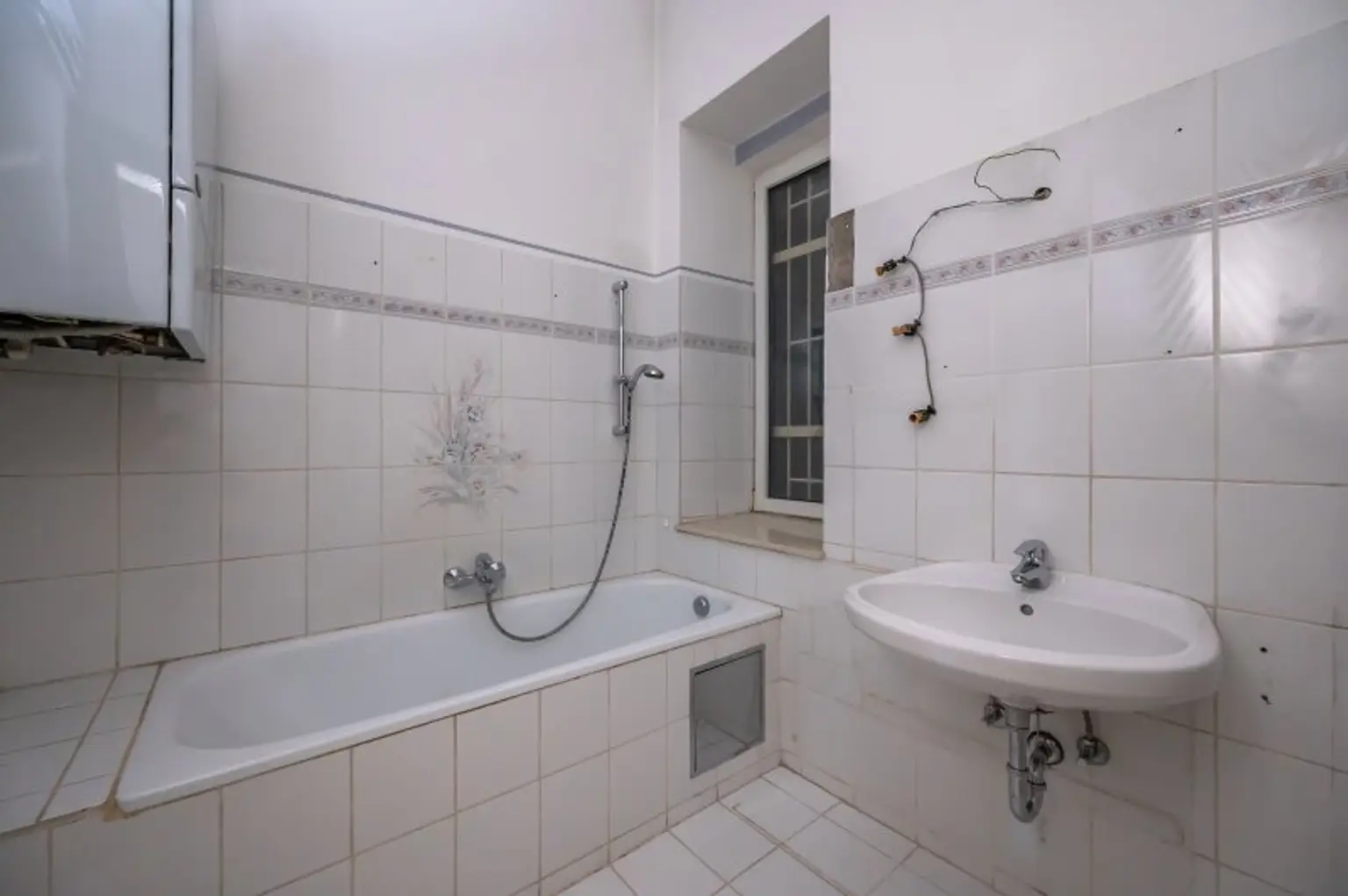 ++NEU++ 3-Zimmer Altbau-Wohnung (sanierungsbedürftig), viel Potenzial