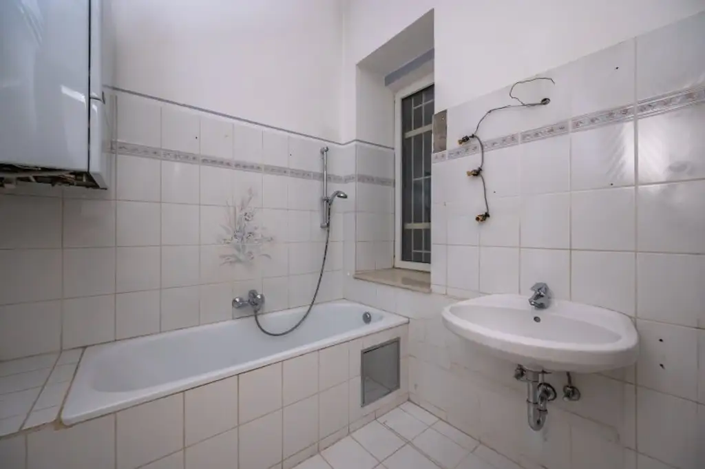 ++NEU++ 3-Zimmer Altbau-Wohnung (sanierungsbedürftig), viel Potenzial