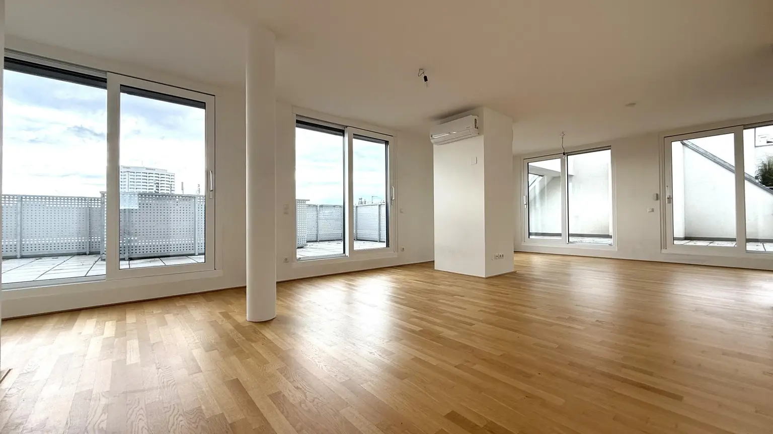 HIGH-LEVEL-PENTHOUSE mit POOL am Dach und DIREKTLIFT!!! 140m² TERRASSENFLÄCHE!!!