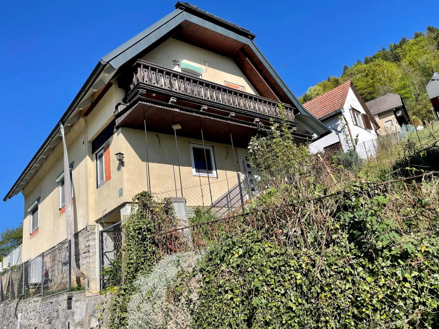 Hausansicht Balkon