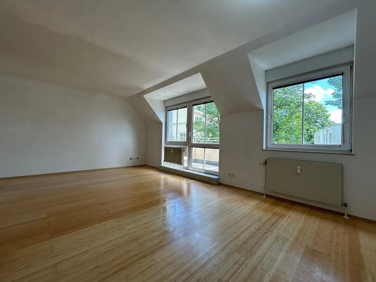 14 Wohnzimmer unmöbliert