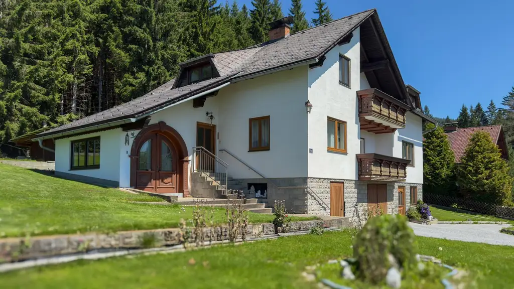 Großzügiges Einfamilienhaus am Dorfrand mit Nebengebäude und viel Potenzial