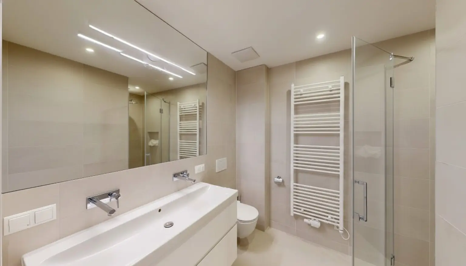 Drei Zimmerwohnung mit Balkon im sanierten Wiener Altbau
