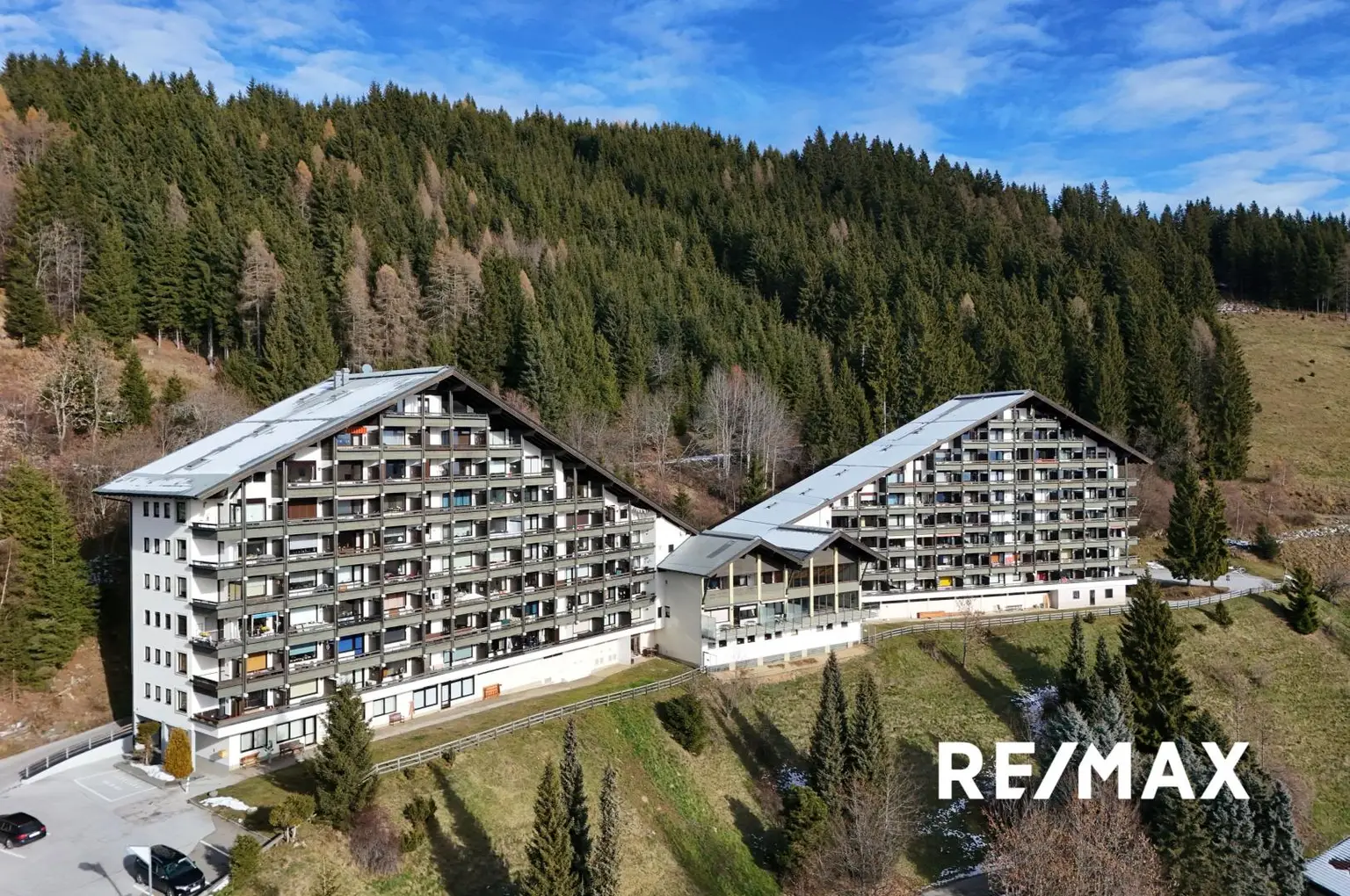 Wohnanlage im Grünen – Drohnenaufnahme