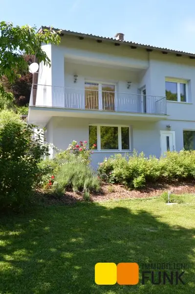 Großzügiges Haus mit Traumgarten