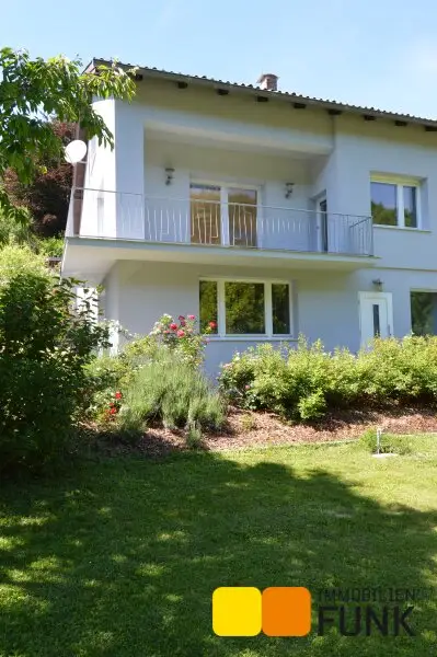 Großzügiges Haus mit Traumgarten