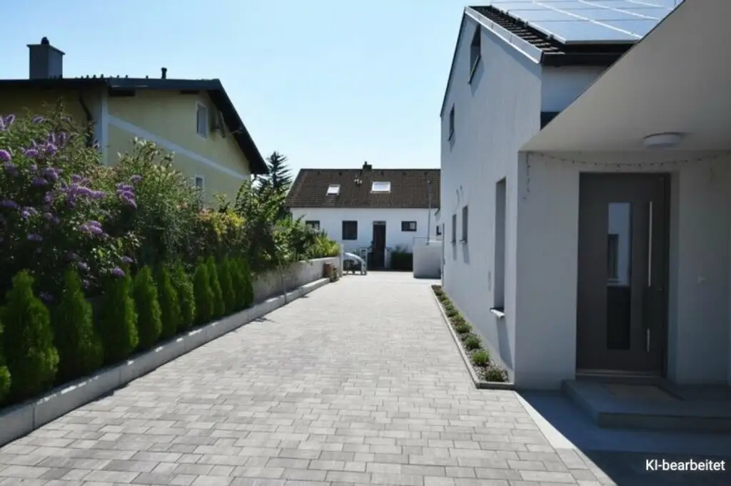 Erstbezug - Exklusive Doppelhaushälfte mit Garten und Terrassen in Traumlage