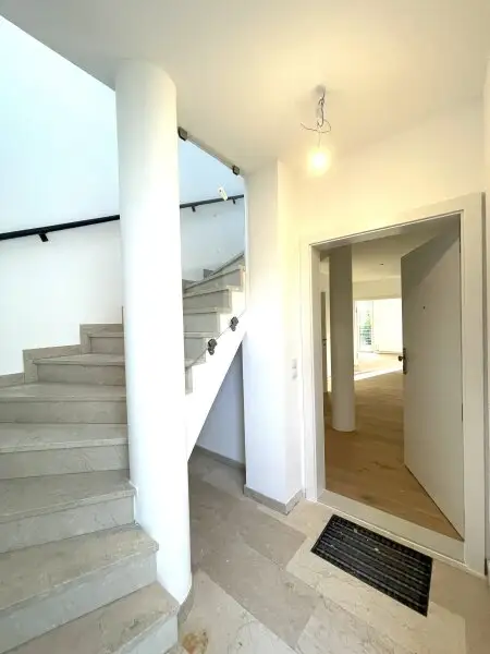 Prestige Living in Sievering: Großzügige Gartenwohnung mit Stil