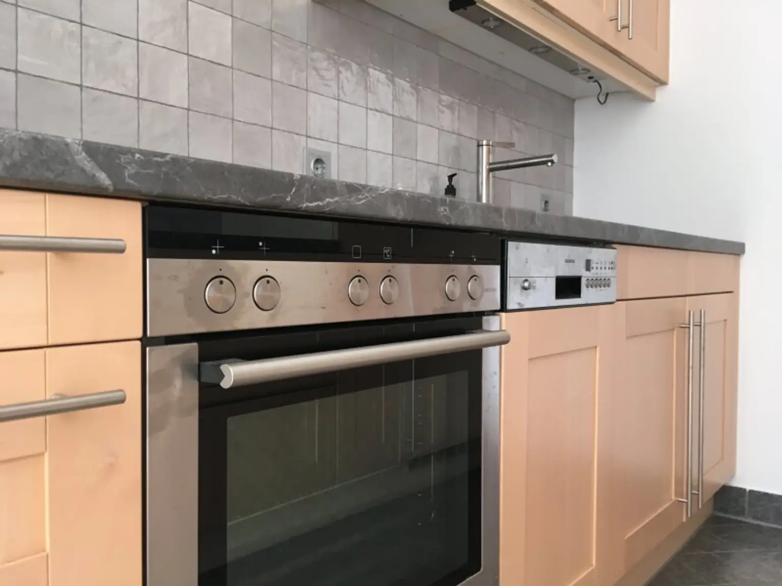 Moderne 3 Zimmerwohnung nähe Schloss Hetzendorf ruhe Lage Terrasse +Stellplatz