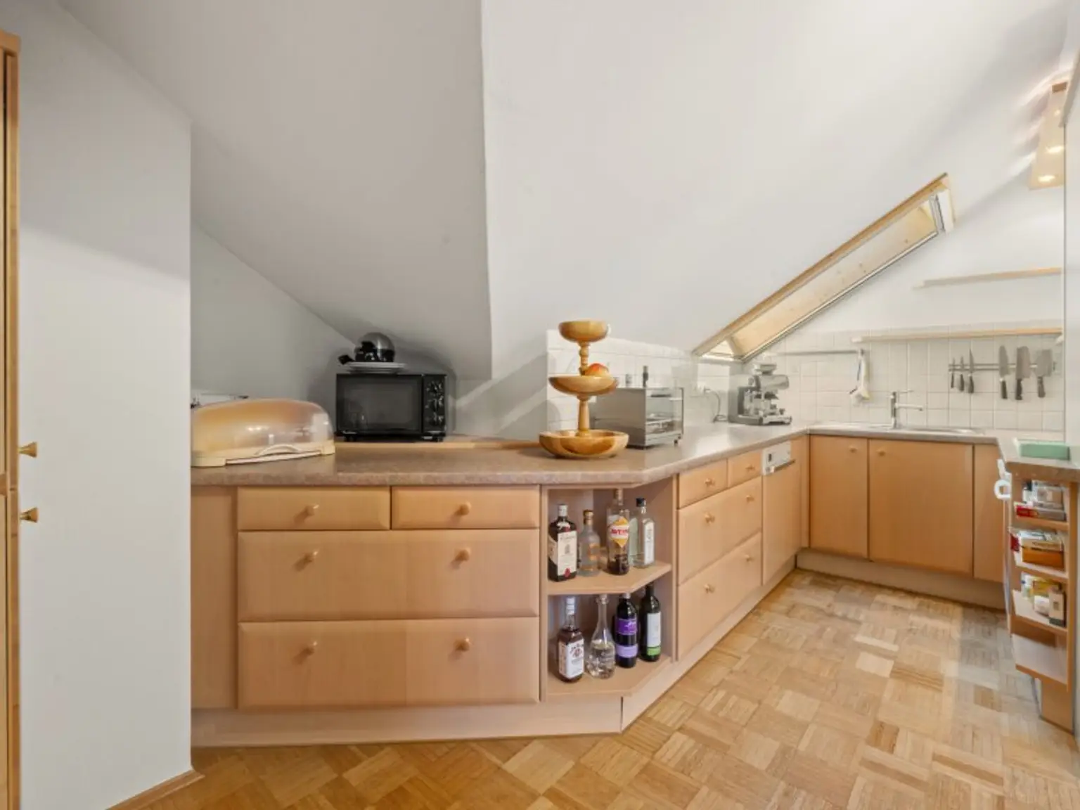 Schöner, gepflegter 270m² Bungalow mit 2 Wohnungen und 1.318m² Grund in Viktring in ruhiger sonniger Aussichtslage!