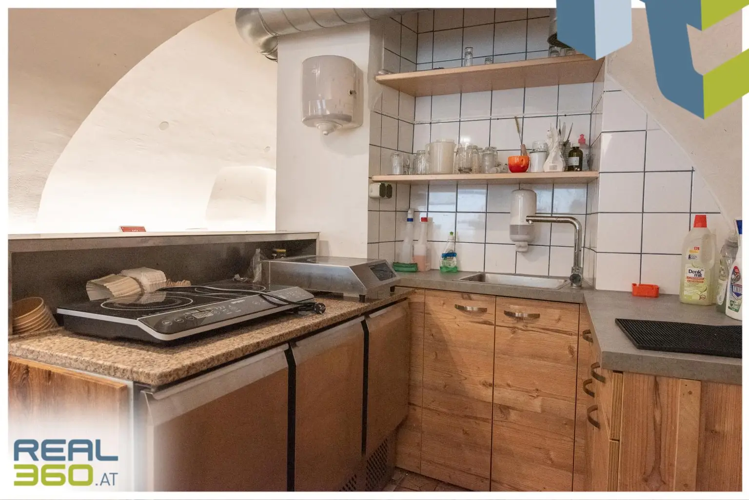 Sehr gut gelegenen Gastronomiefläche mit Gastgarten zum sofortigen Start zu vermieten!