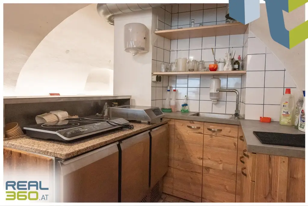 Sehr gut gelegenen Gastronomiefläche mit Gastgarten zum sofortigen Start zu vermieten!