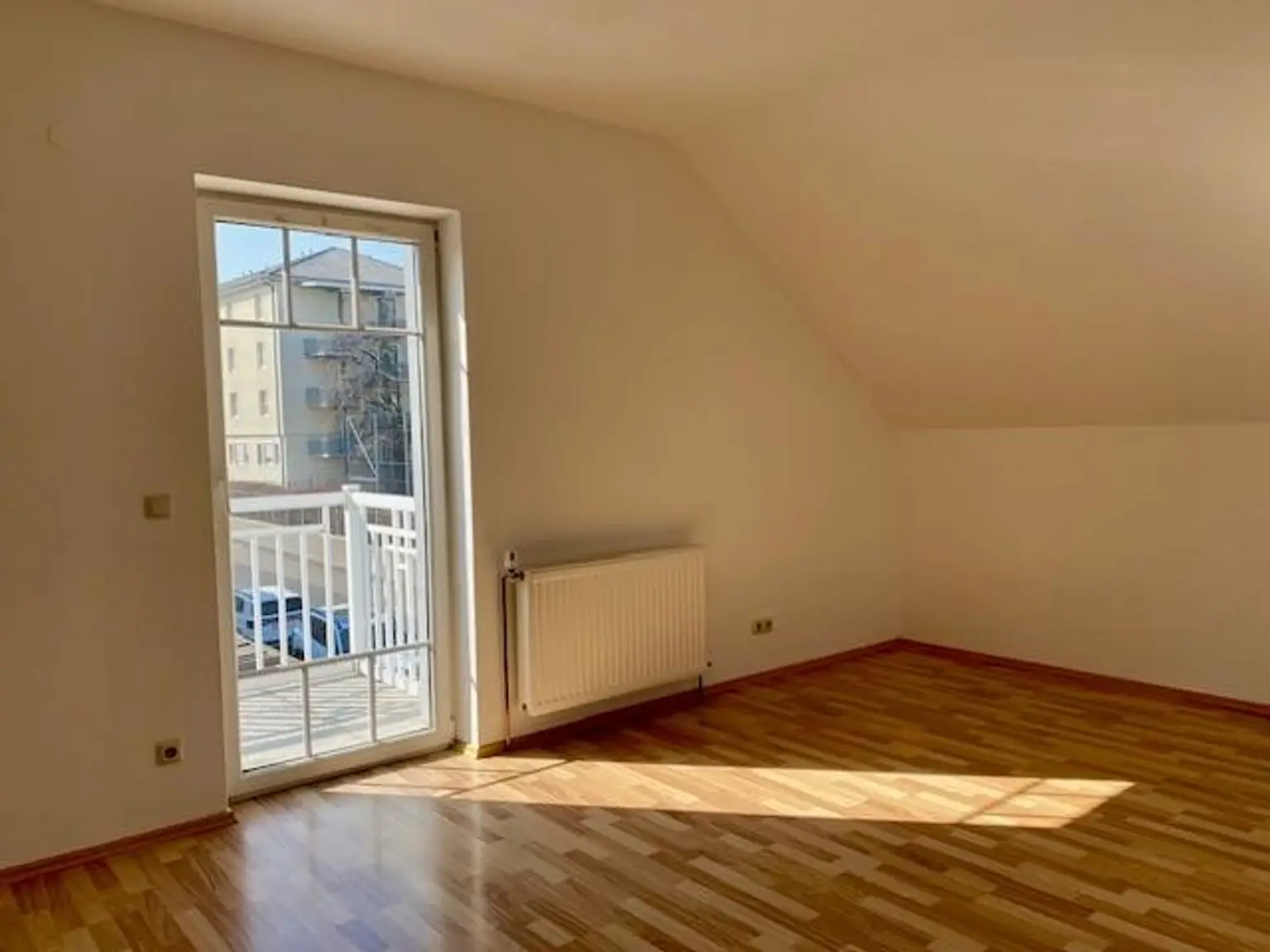 Zimmer 1 mit Balkonzugang