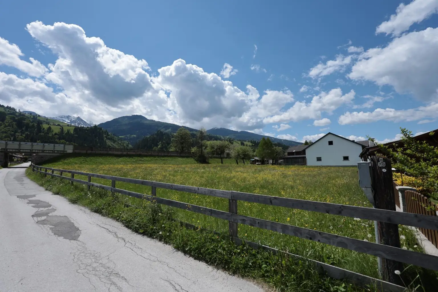 das unbebaute Grundstück Blick Richtung Westen