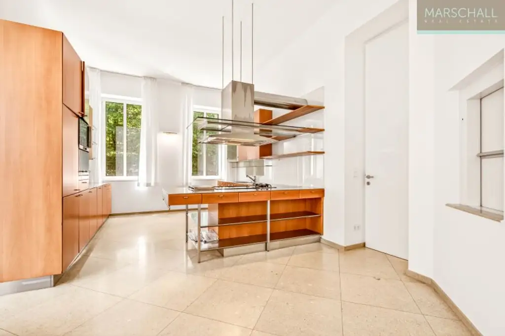 Elegantes Anwesen mit großzügigem Grundbesitz (11.045 m²) zur Vermietung