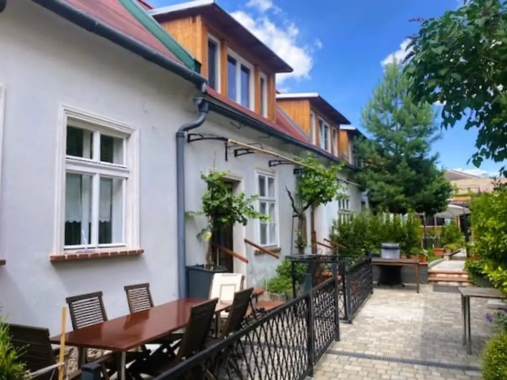 Ländliche Eleganz neu interpretiert – Streckhof mit zwei Wohneinheiten, Arkadenflair & Pooloase!