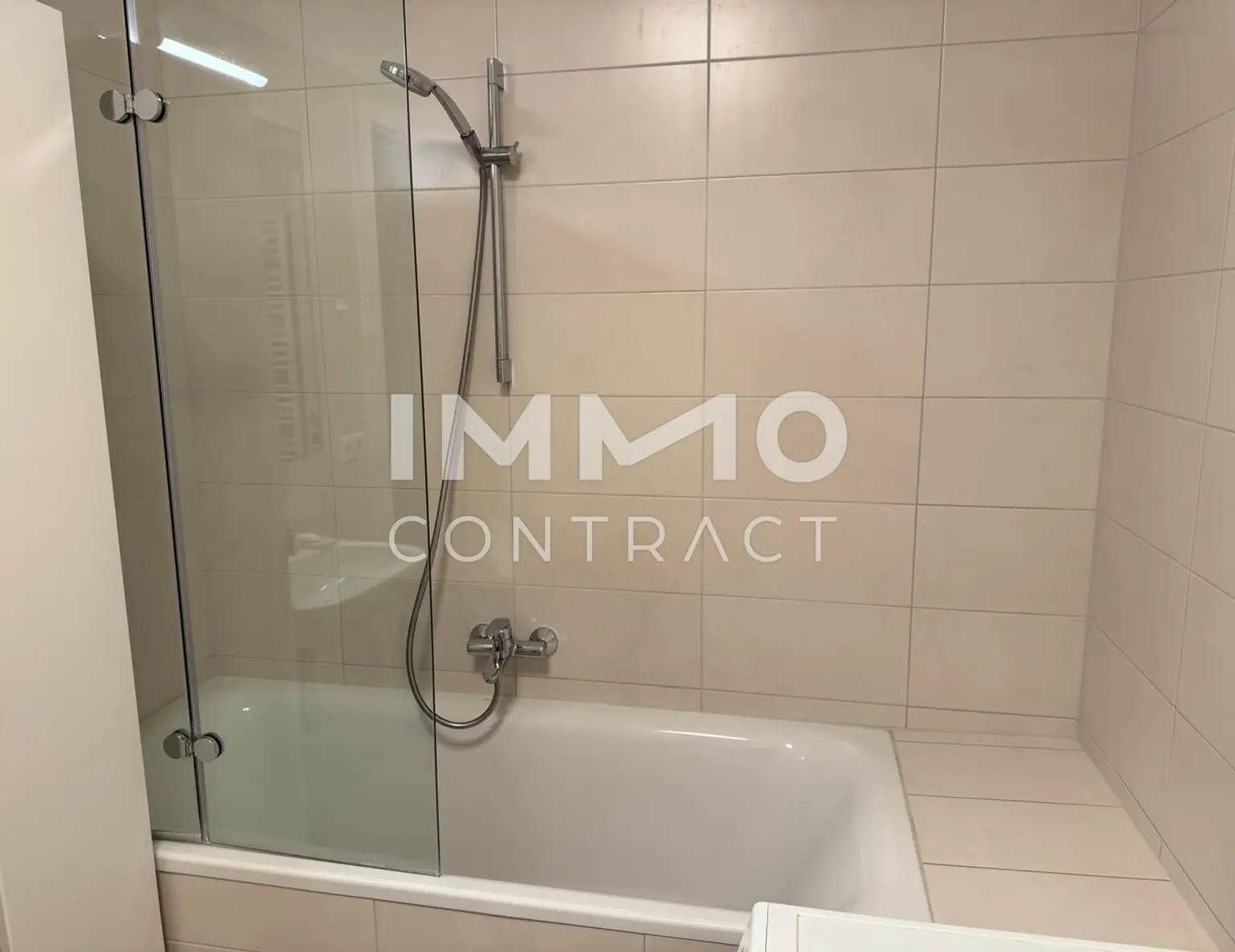 Weisses Kreuz Bad mit Wanne