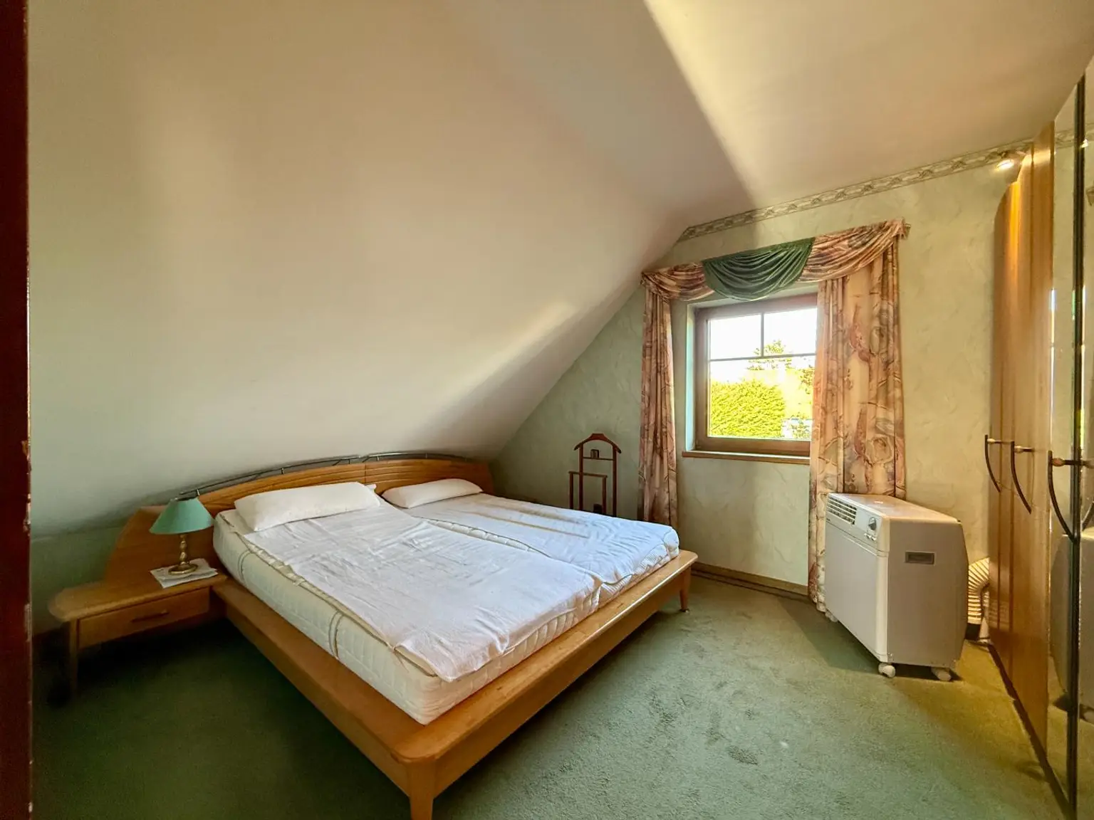 Charmantes Eckreihenhaus in begehrter Wohnlage von Bad Vöslau