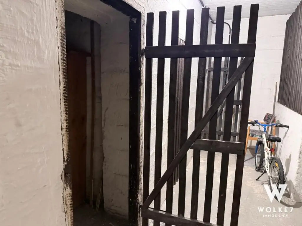 Großzügige 4,5-Zimmerwohnung mit separater Küche und Balkon in den Innenhof! | Beste Lage in 1140 Wien