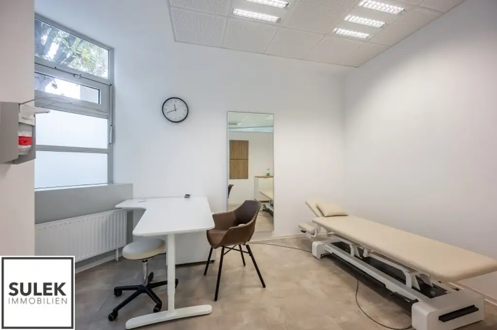Ihr neuer Unternehmenssitz: Modernes Büro/ Praxisgebäude in Mödling mit Top-Anbindung