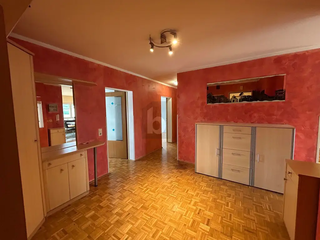 ZENTRALES WOHNEN MIT SONNIGEM BALKON