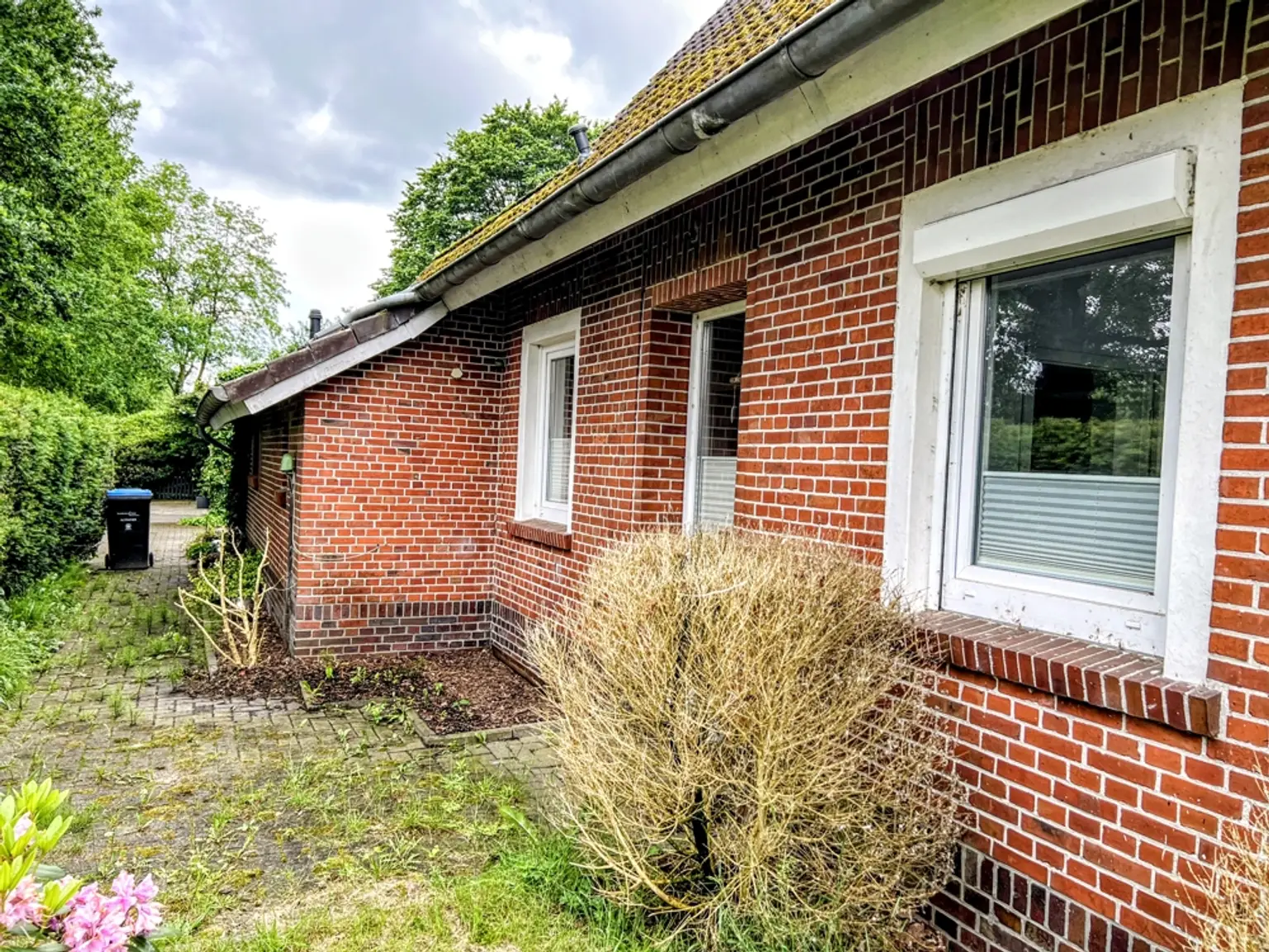 Ein Zuhause, das Raum für alles lässt! Wohnhaus mit angrenzender Halle!