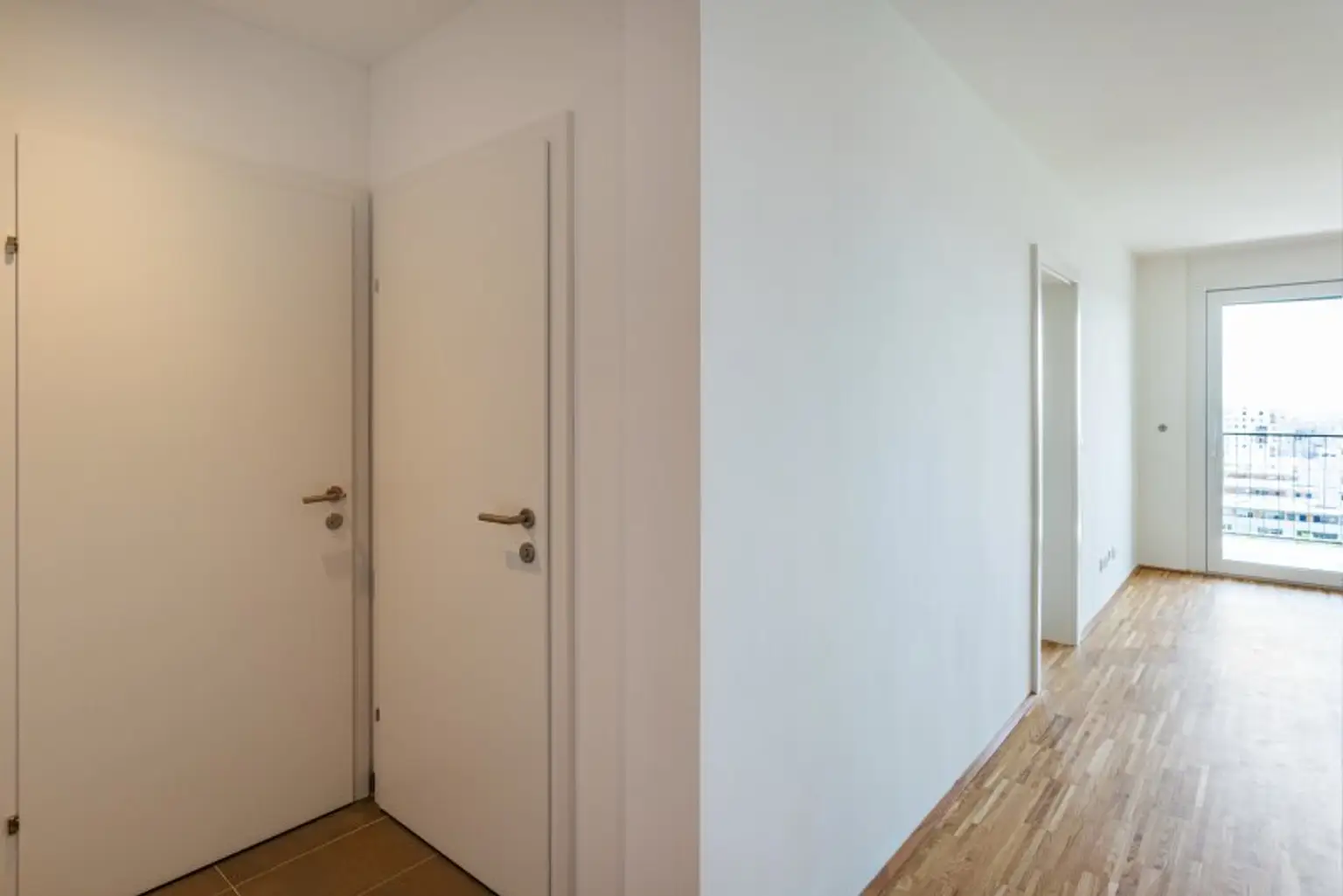TABA Tower - Serviciertes Apartment mit grandiosem Fernblick direkt an der U1 Oberlaa - begehbarer Kleiderschrank, inkl. Heizung, Kühlung, Strom, Internet und Fitnessraum!
