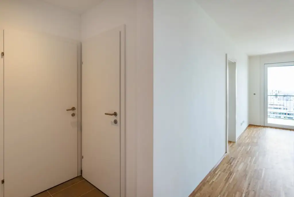 TABA Tower - Serviciertes Apartment mit grandiosem Fernblick direkt an der U1 Oberlaa - begehbarer Kleiderschrank, inkl. Heizung, Kühlung, Strom, Internet und Fitnessraum!