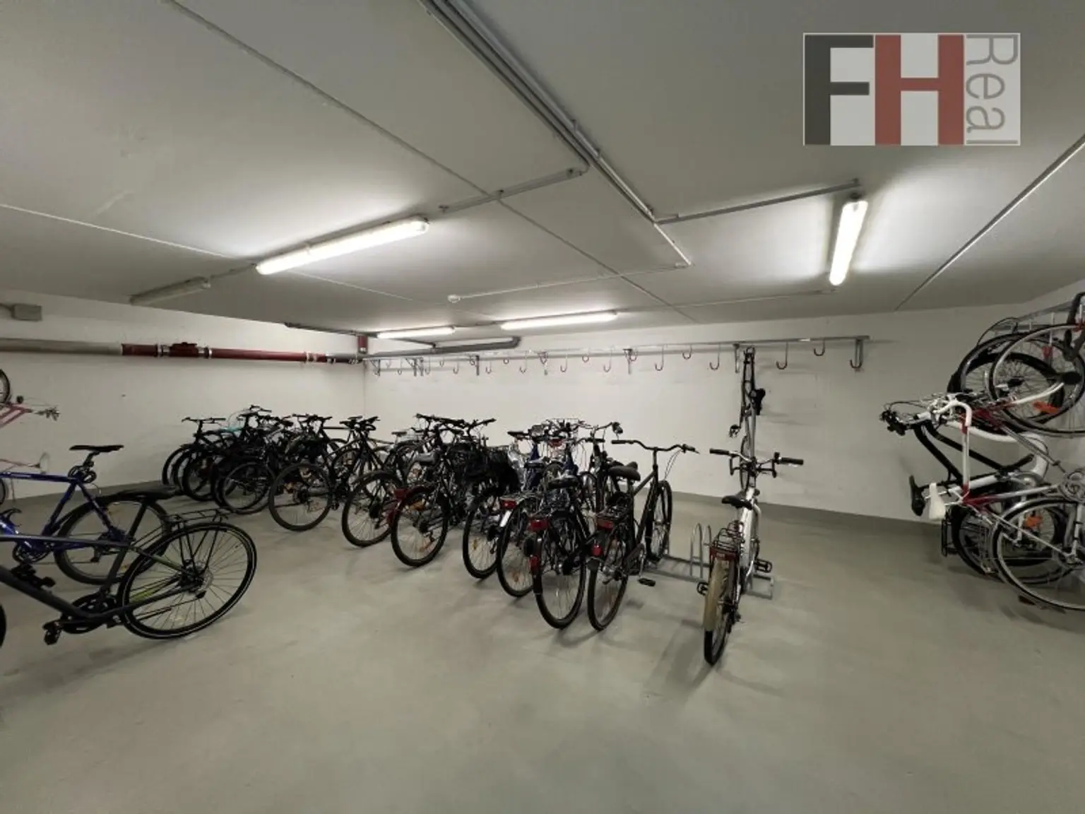 Neuwertige Dachgeschossmaisonette in Mariahilfer TOP-Lage, 2,5 Zimmer, 2 Terrassen Richtung Nord/West in ruhigen Innenhof!