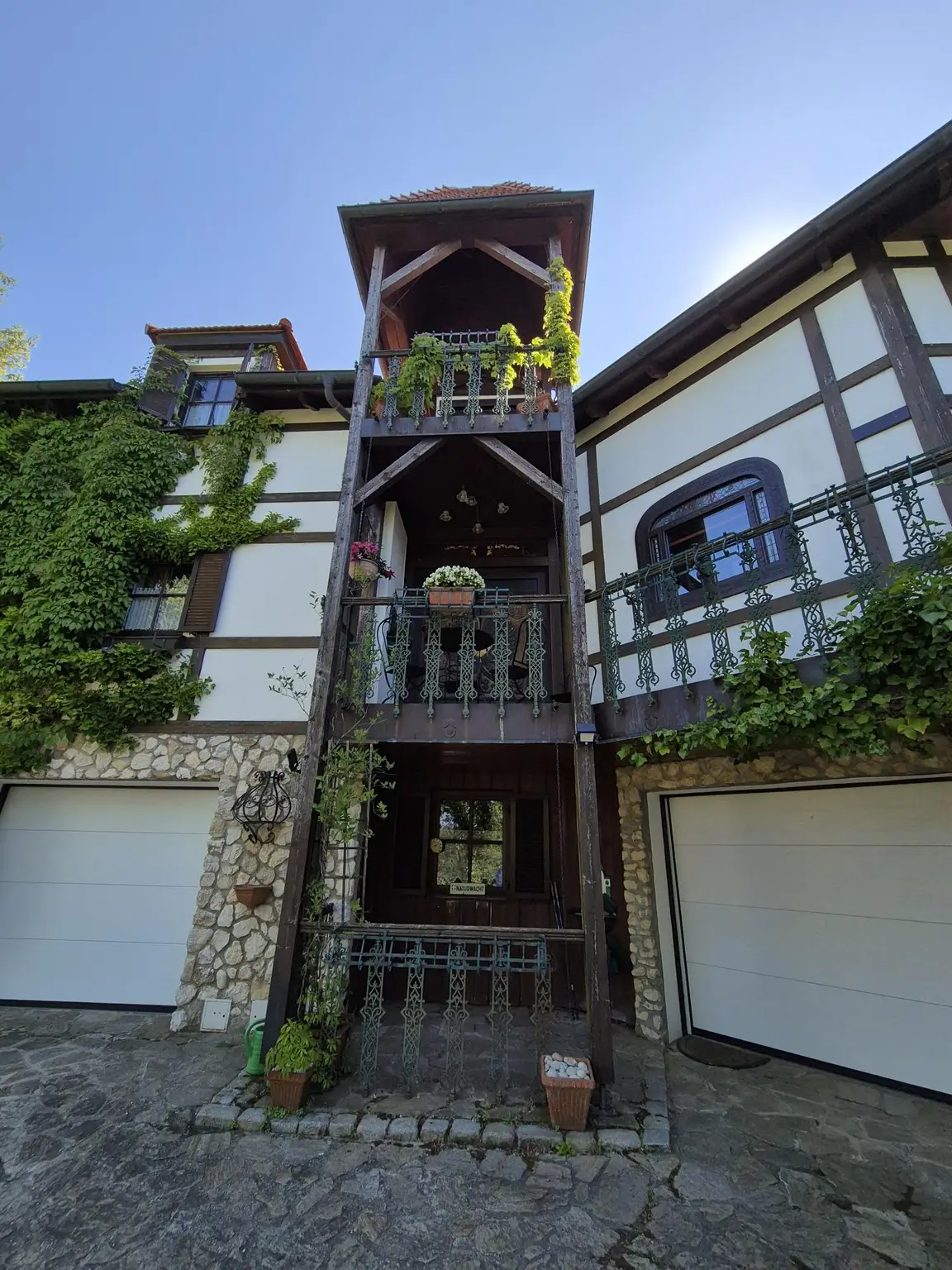 WOHNEN MIT STIL - MIT ANMUT UND CHARAKTER EINES SCHLOSSES