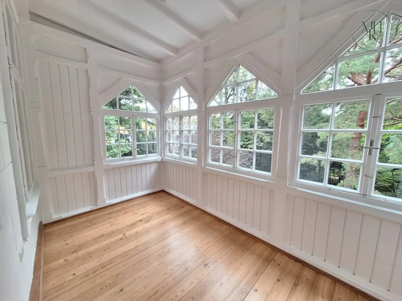Exklusiv Wohnen in Toplage Währings - hochwertig sanierte Penthousemaisonette mit Grünblick und Garten