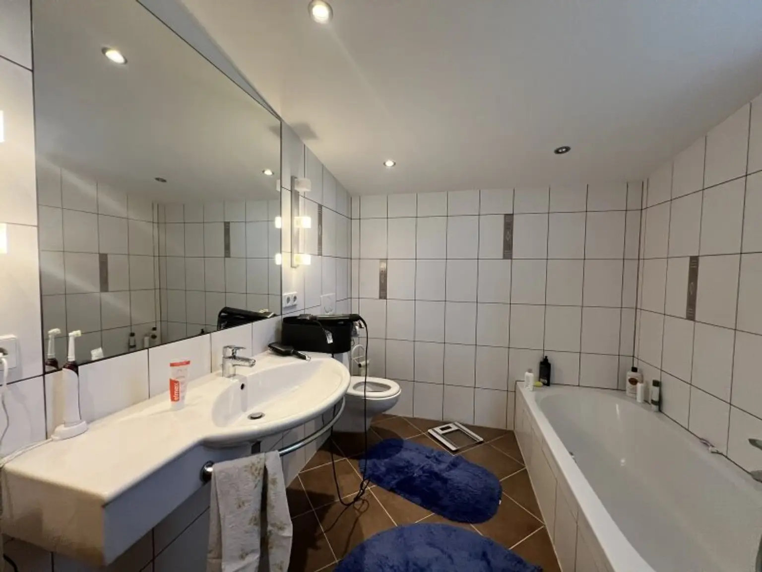 Moderne, zentrumsnahe Familienvilla mit großem Garten in gefragter Grünruhelage (!)