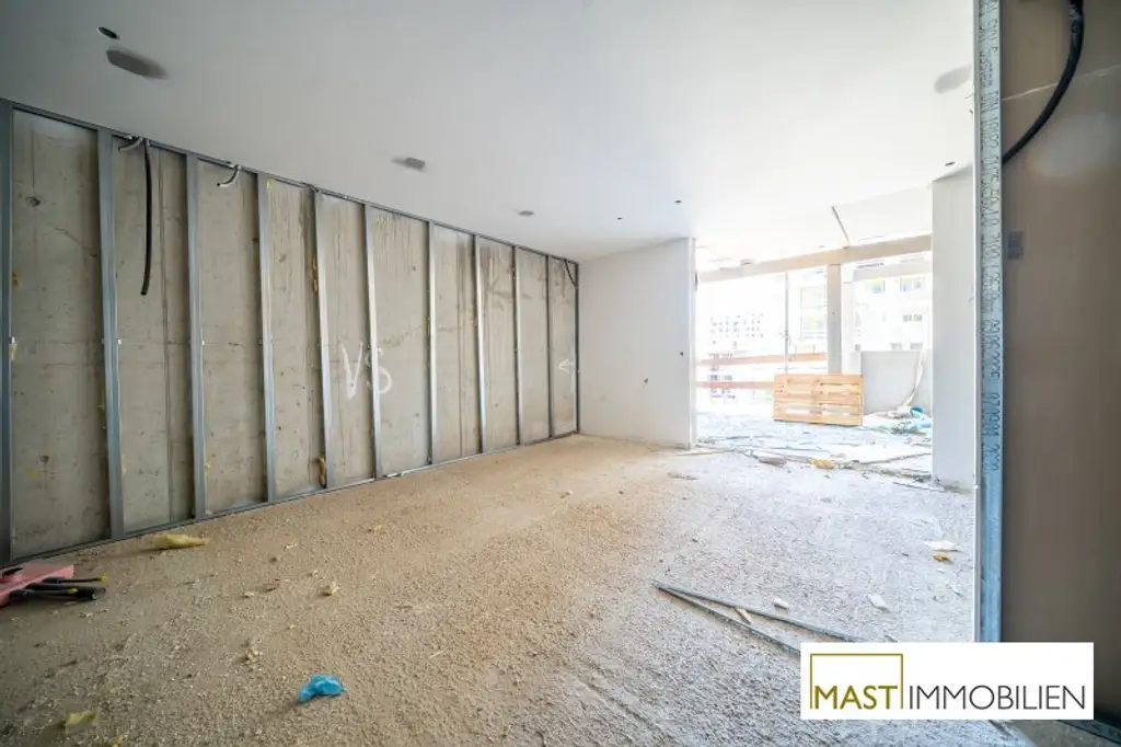 Provisionsfrei - Großzügige 3 Zimmer Wohnung mit 15 qm Freifläche!