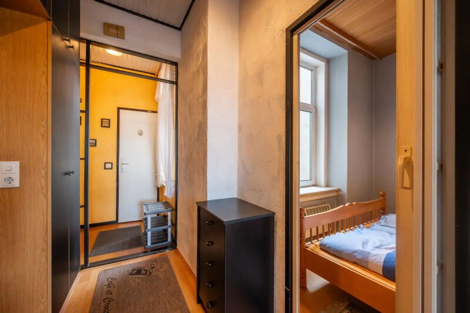 ++NEU++ Sanierungsbedürftige 3-Zimmer Altbauwohnung in guter Lage!!