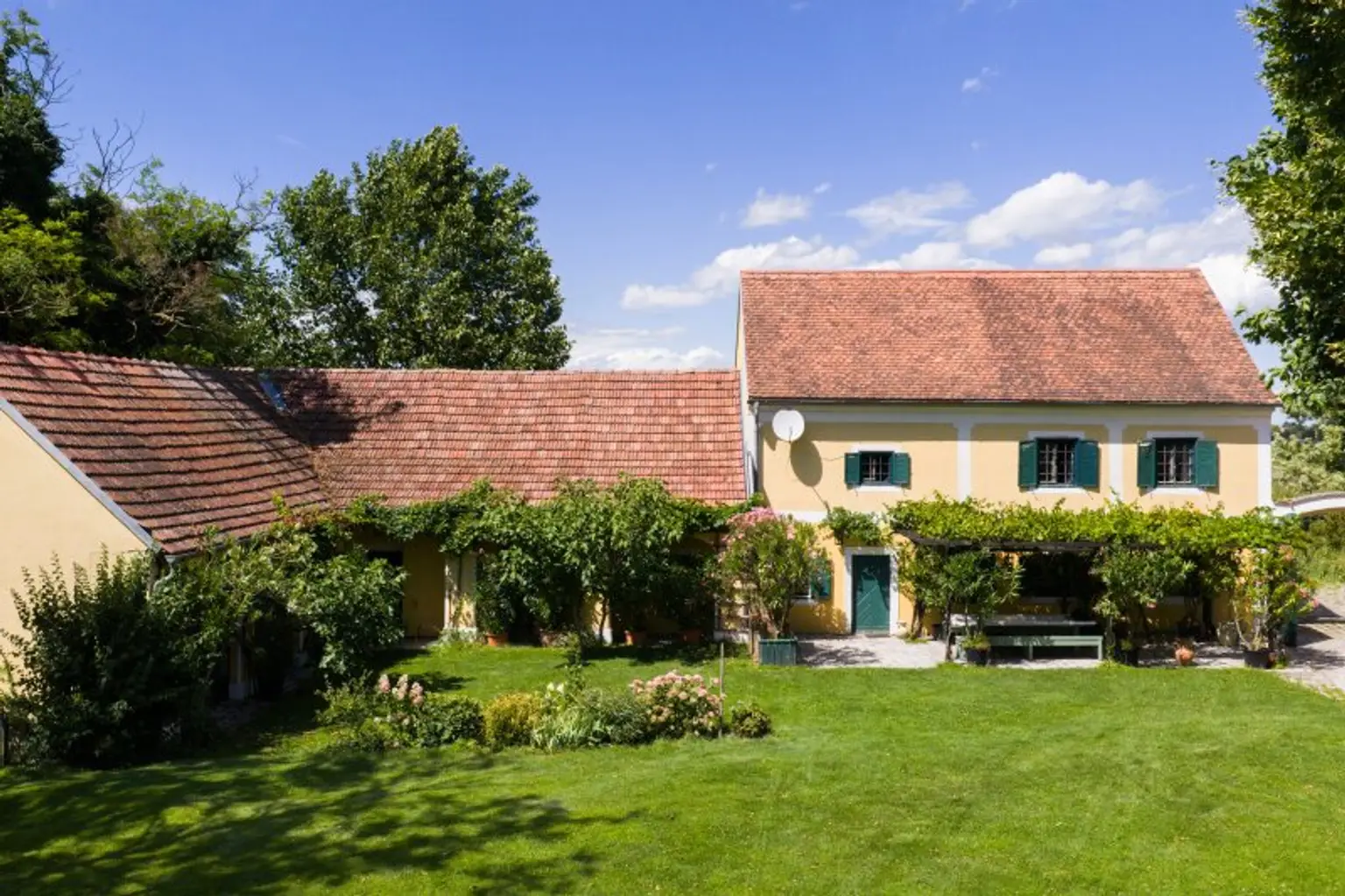 Historische Mühle inmitten von Wiesen und Feldern, nur unweit von Wien