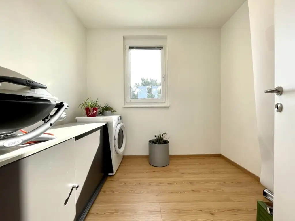 RARITÄT - PENTHOUSE MIT WINTERGARTEN UND TRAUMTERRASSE - KLIMAANLAGE UND ZWEI GARAGENPLÄTZE - TOP- INFRASTRUKTUR