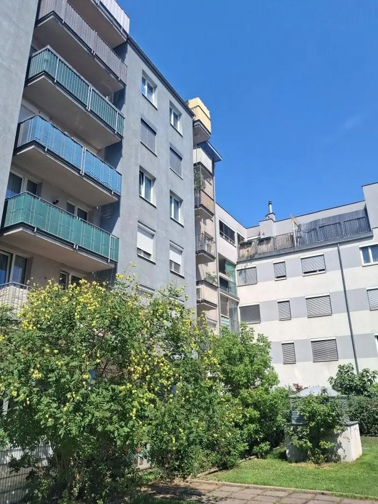 20 Innenhof 1220