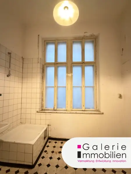 Absolut ruhige, sanierungsbedürftige Stadtwohnung beim Museumsquartier